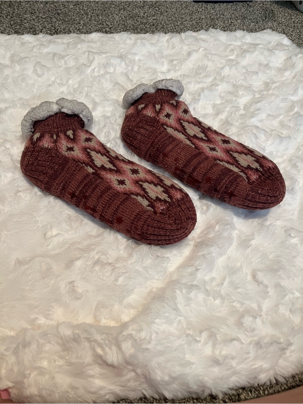 Muk Luks Burgundy Patterned Knit Sherpa Lined Slippers